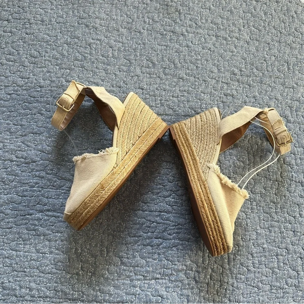 H&M Espadrille Wedge Closed Toe Beige 3.5” Heel Canvas Size 10
